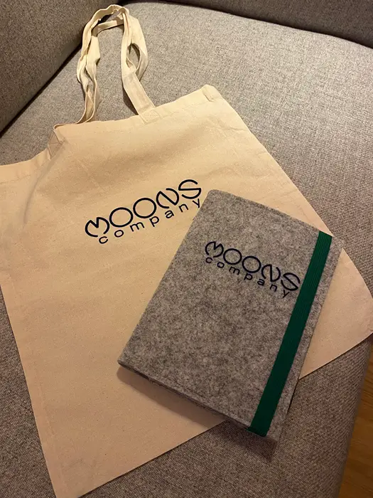 Jutebeutel und Notizbuch mit Logo, individuelle Merchandising Artikel, handmade in Schliersee