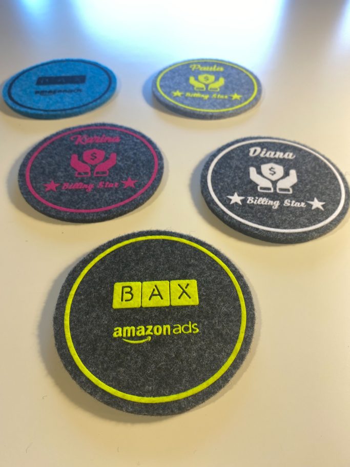 Untersetzer mit Firmenlogo